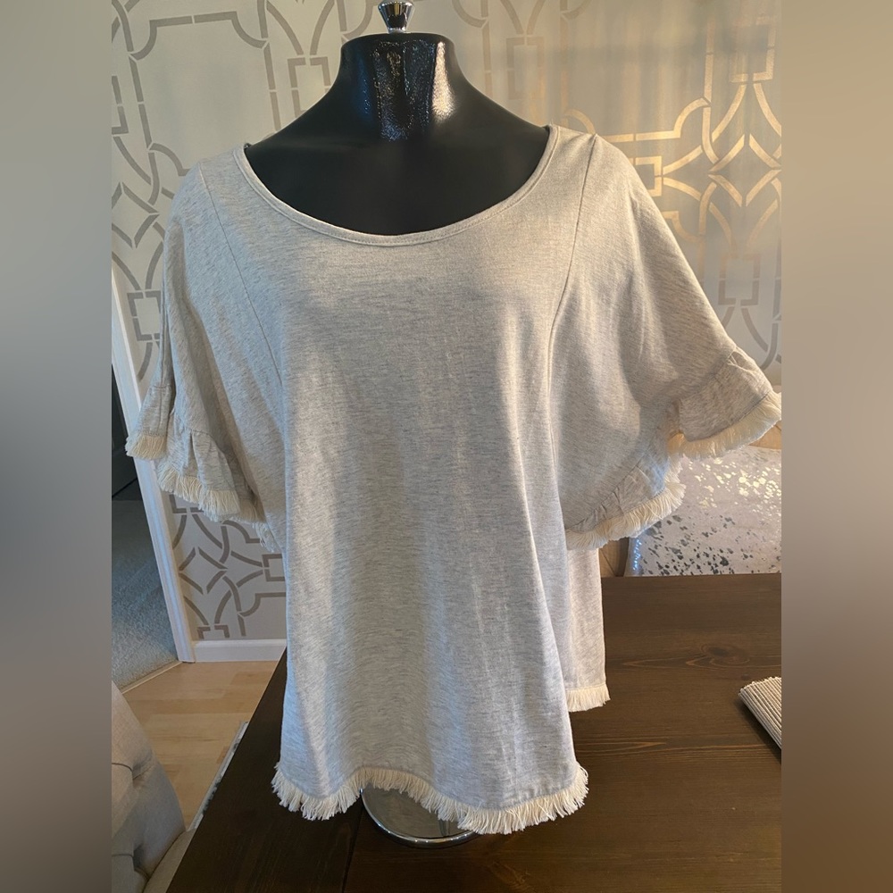 Women’s Umgee Short Sleeve Fringe Top Oatmeal Size L NWOT.